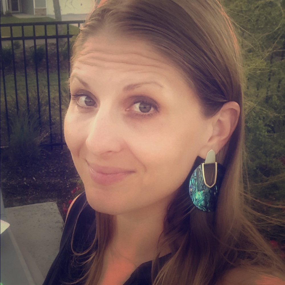 Meet your Posher, Angela